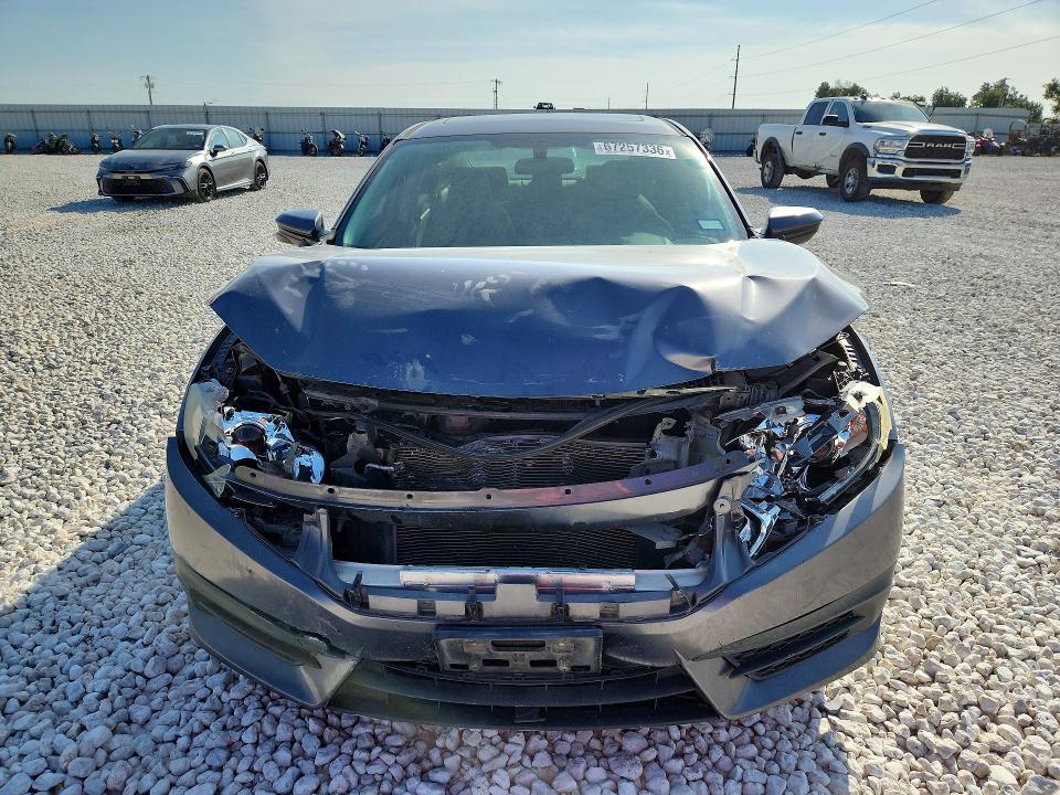 Снимка 5 от търг – 2017 HONDA CIVIC с VIN 19XFC2F70HE053429