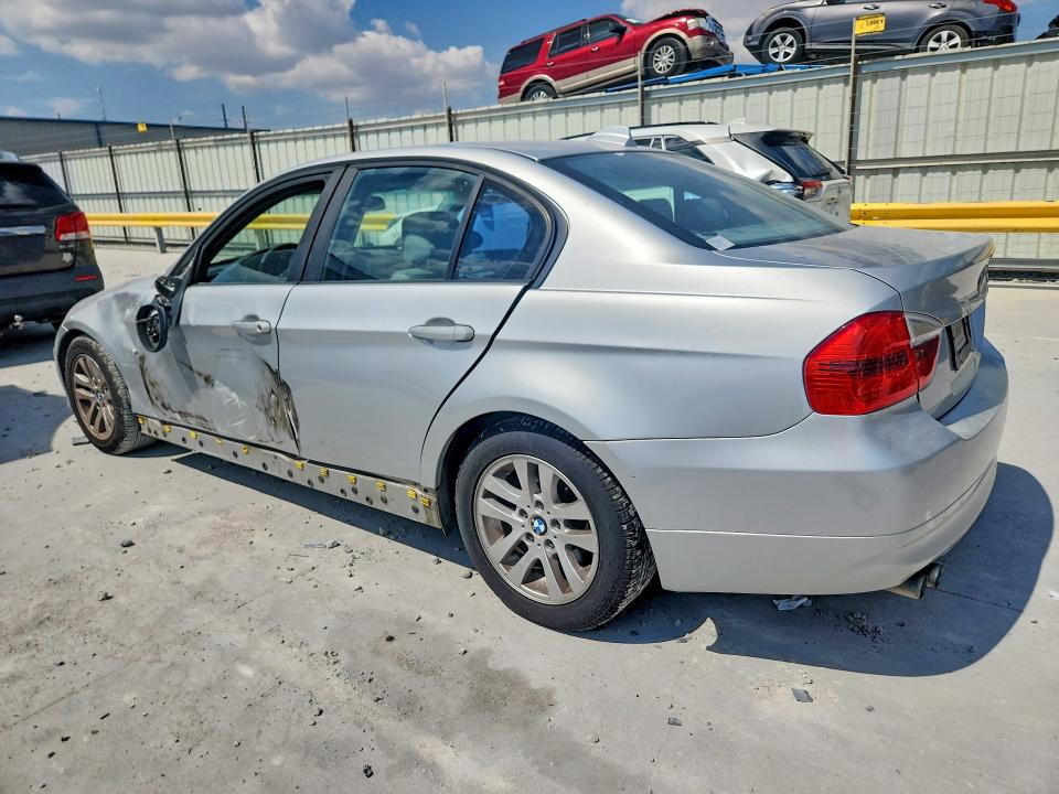 Zdjęcie 2 z aukcji – 2007 BMW 328 z VIN WBAVA33577KX73359