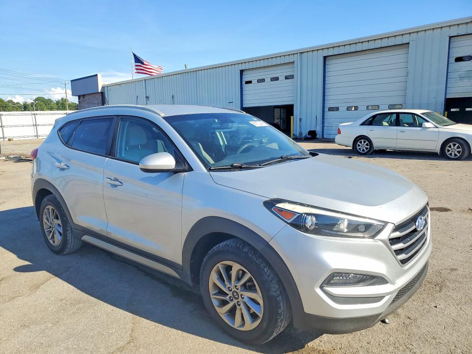 Photo 4 from auction – 2017 HYUNDAI TUCSON with VIN KM8J33A44HU329511
