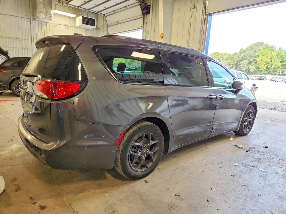 Foto 3 de la subasta – 2019 CHRYSLER PACIFICA con VIN 2C4RC1EG3KR576801