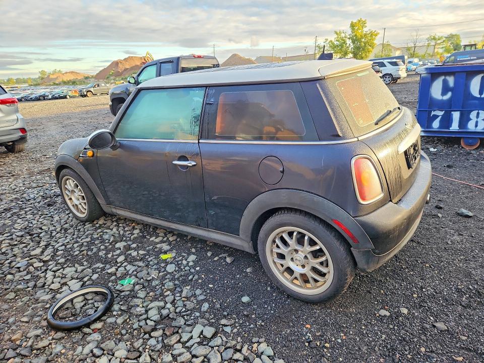 Снимка 2 от търг – 2008 MINI COOPER с VIN WMWMF33558TT62860