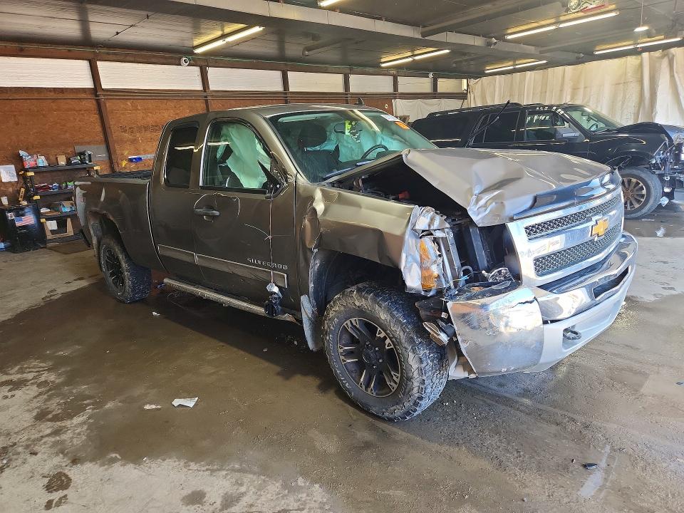 Снимка 4 от търг – 2013 CHEVROLET SILVERADO с VIN 1GCRKSE79DZ389354