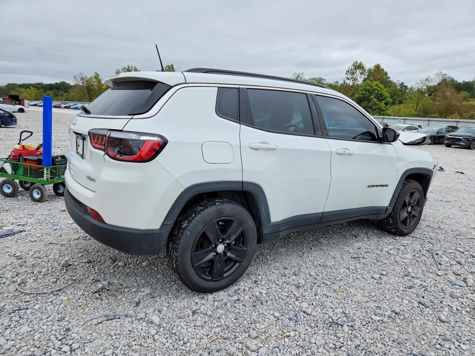 Снимка 3 от търг – 2022 JEEP COMPASS с VIN 3C4NJDBB3NT222812