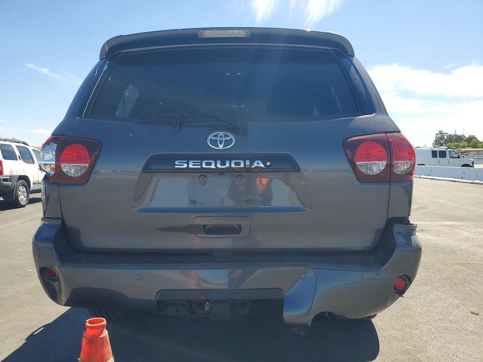 Photo 6 from auction – 2018 TOYOTA SEQUOIA with VIN 5TDBY5G18JS158520