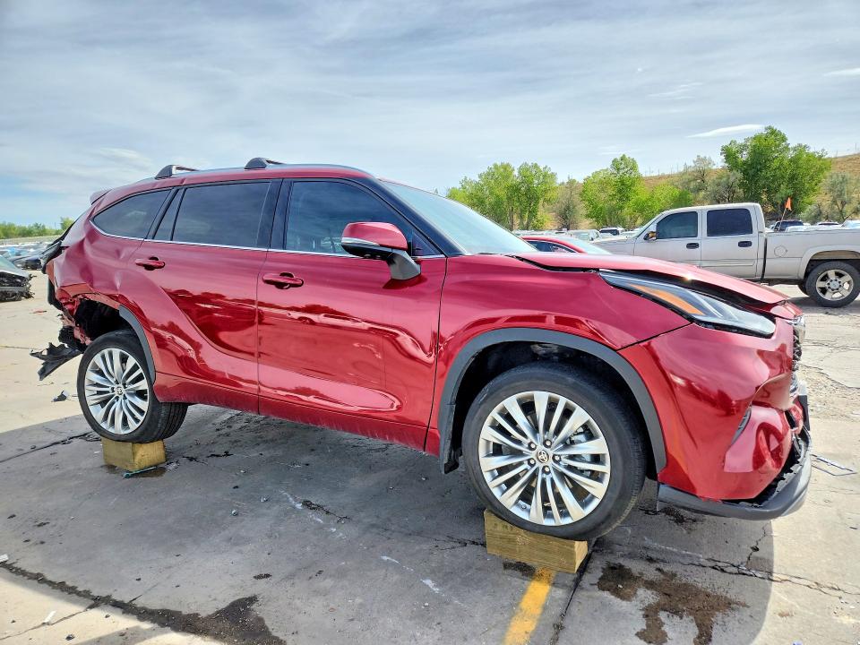 Photo 4 from auction – 2024 TOYOTA HIGHLANDER with VIN 5TDKDRBH2RS545941