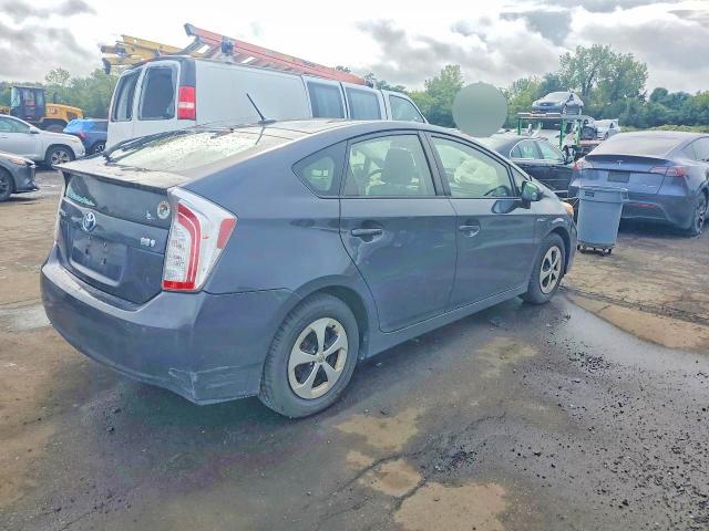Photo 3 from auction – 2013 TOYOTA PRIUS with VIN JTDKN3DU7D5690640