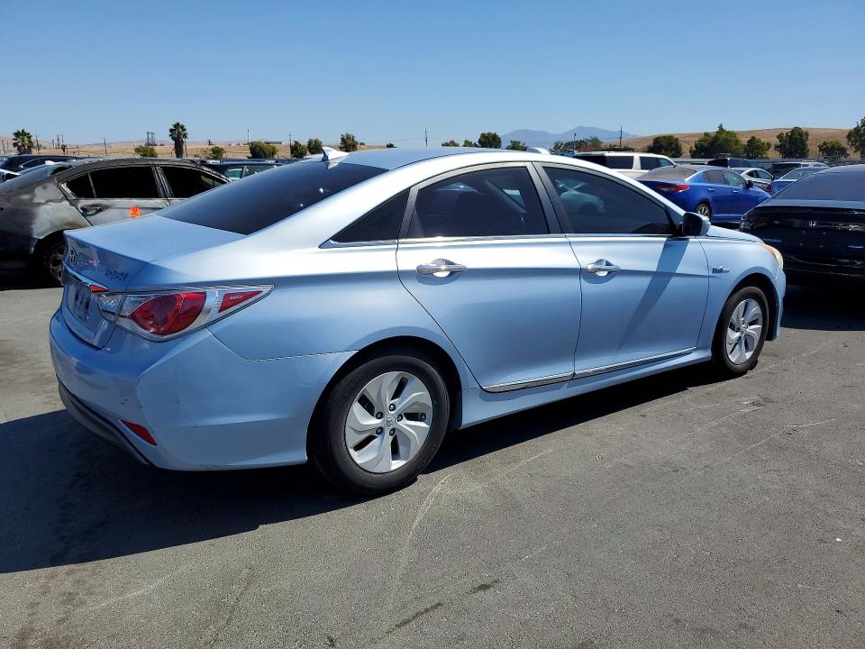 Photo 3 from auction – 2013 HYUNDAI SONATA with VIN KMHEC4A49DA082795