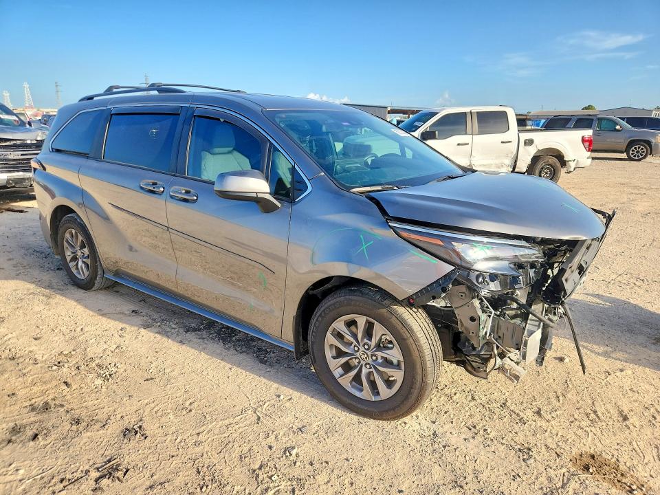Снимка 4 от търг – 2026 TOYOTA SIENNA с VIN 5TDKRKEC8TS299056