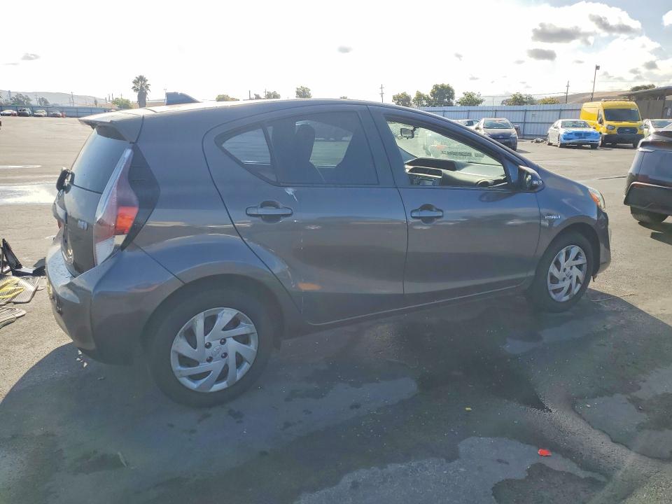 Photo 3 from auction – 2015 TOYOTA PRIUS C with VIN JTDKDTB36F1584980