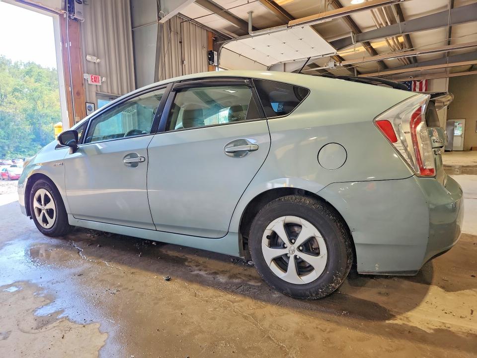Zdjęcie 2 z aukcji – 2013 TOYOTA PRIUS z VIN JTDKN3DU6D1690345