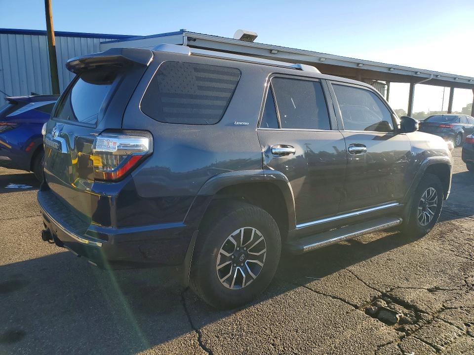 Photo 3 from auction – 2018 TOYOTA 4RUNNER with VIN JTEBU5JR7J5562162