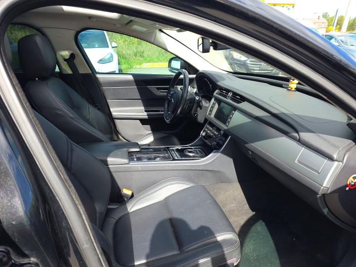 Photo 5 from auction – 2016 JAGUAR XF with VIN SAJBJ4BV9GCY20688