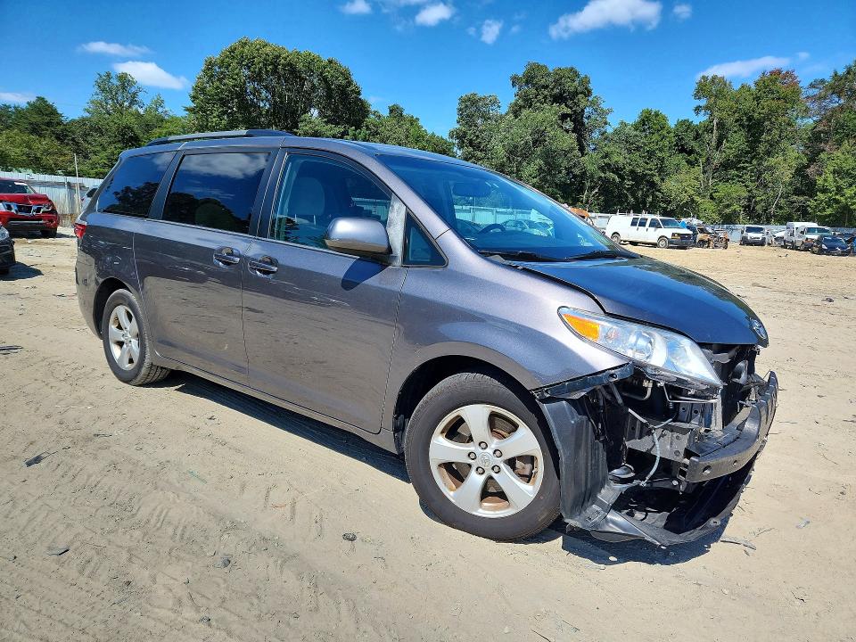 Photo 4 from auction – 2016 TOYOTA SIENNA with VIN 5TDKK3DCXGS736492