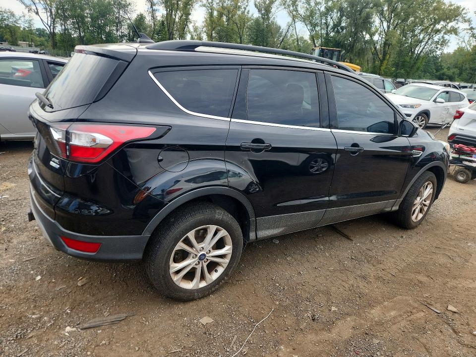 Photo 3 from auction – 2018 FORD ESCAPE with VIN 1FMCU9HDXJUC64720