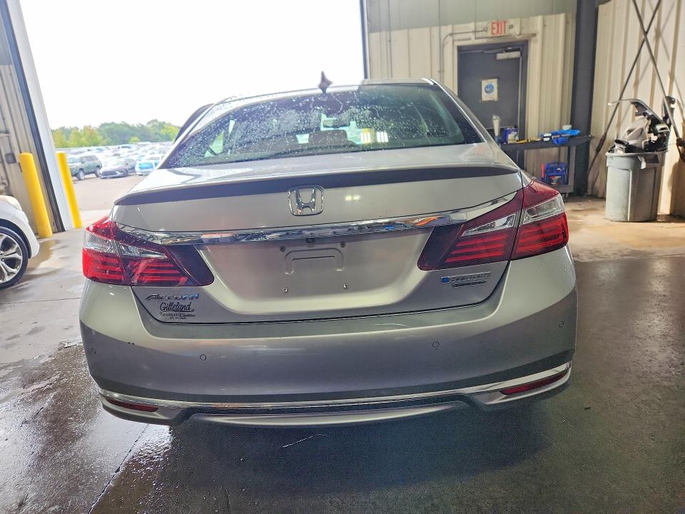 Photo 6 from auction – 2017 HONDA ACCORD with VIN JHMCR6F71HC026285