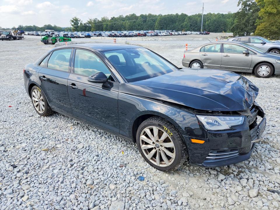Foto 4 de la subasta – 2017 AUDI A4 con VIN WAUGMAF47HN048545