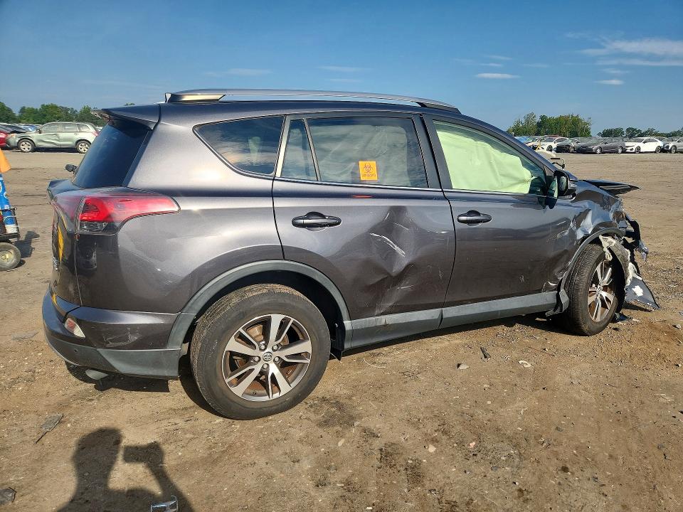 Zdjęcie 3 z aukcji – 2018 TOYOTA RAV4 z VIN JTMRFREV2JJ196842