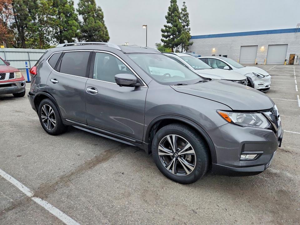 Photo 4 from auction – 2017 NISSAN ROGUE with VIN JN8AT2MTXHW144843
