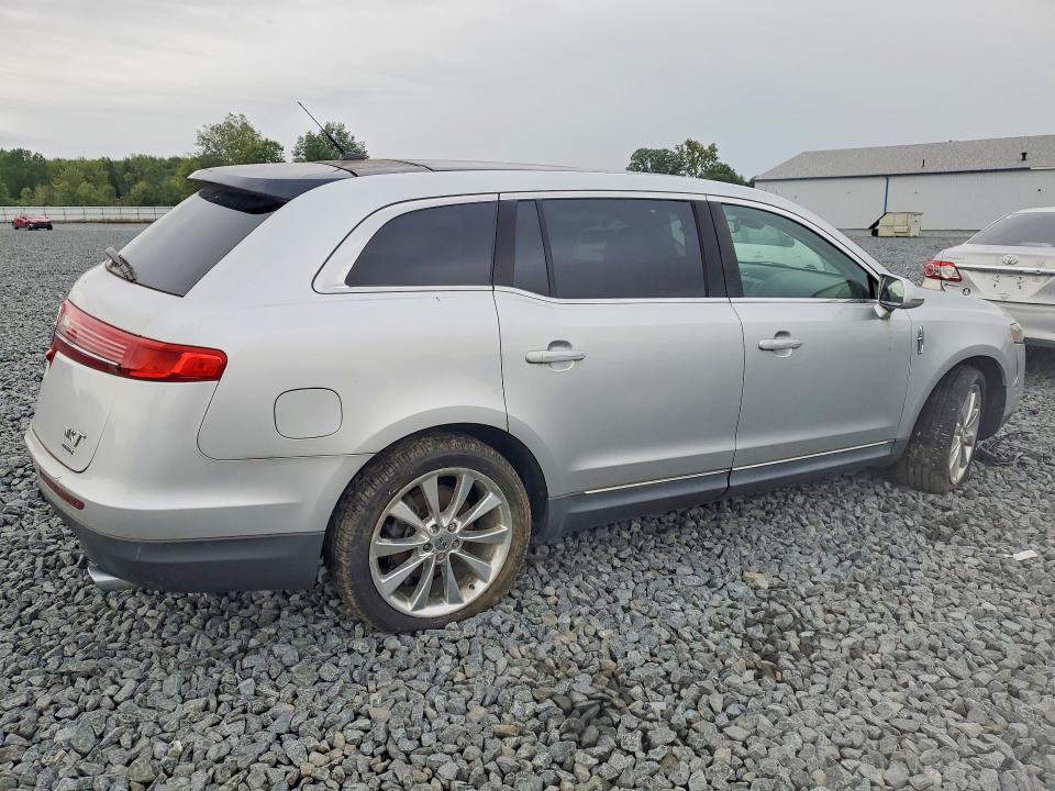 Zdjęcie 3 z aukcji – 2011 LINCOLN MKT z VIN 2LMHJ5AT5BBJ54842