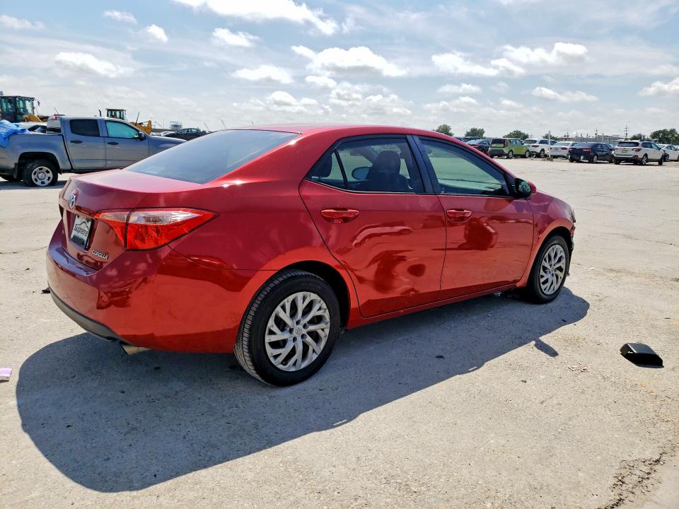 Снимка 3 от търг – 2017 TOYOTA COROLLA с VIN 5YFBURHE2HP730981