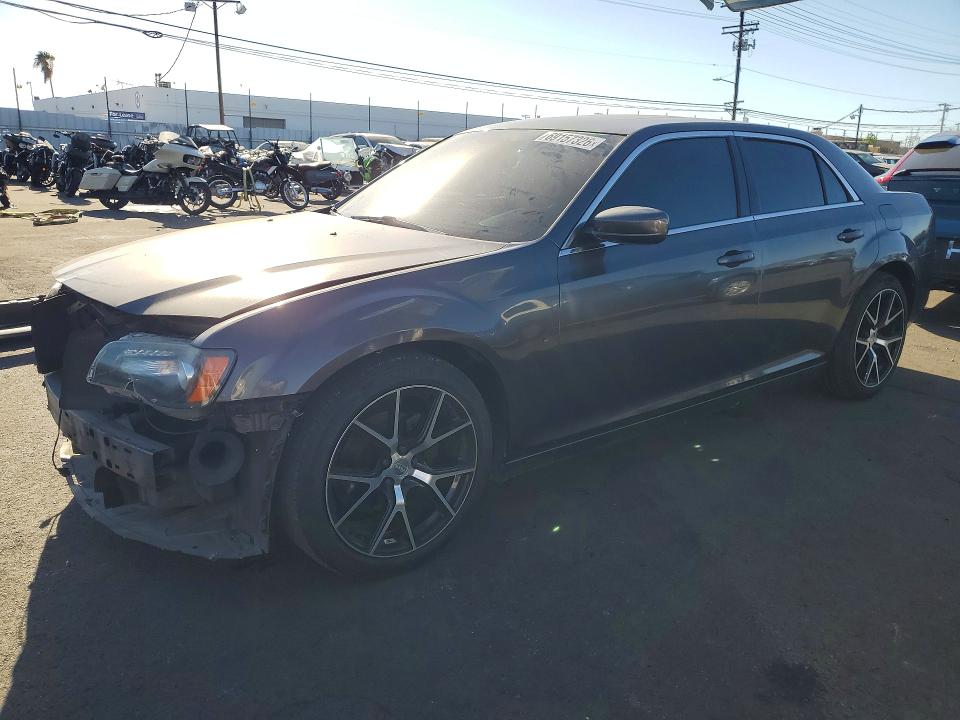 CHRYSLER 300 2014 z numerem VIN 2C3CCABG4EH118483 - Zdjęcie z aukcji