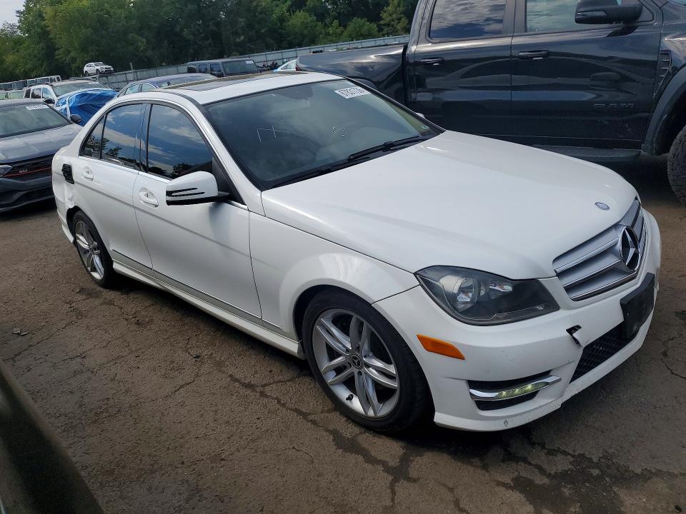 Photo 4 from auction – 2013 MERCEDES-BENZ C with VIN WDDGF8AB8DR290572
