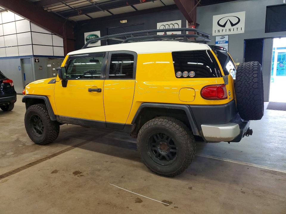 Photo 2 from auction – 2008 TOYOTA FJ CRUISER with VIN JTEBU11F68K014177