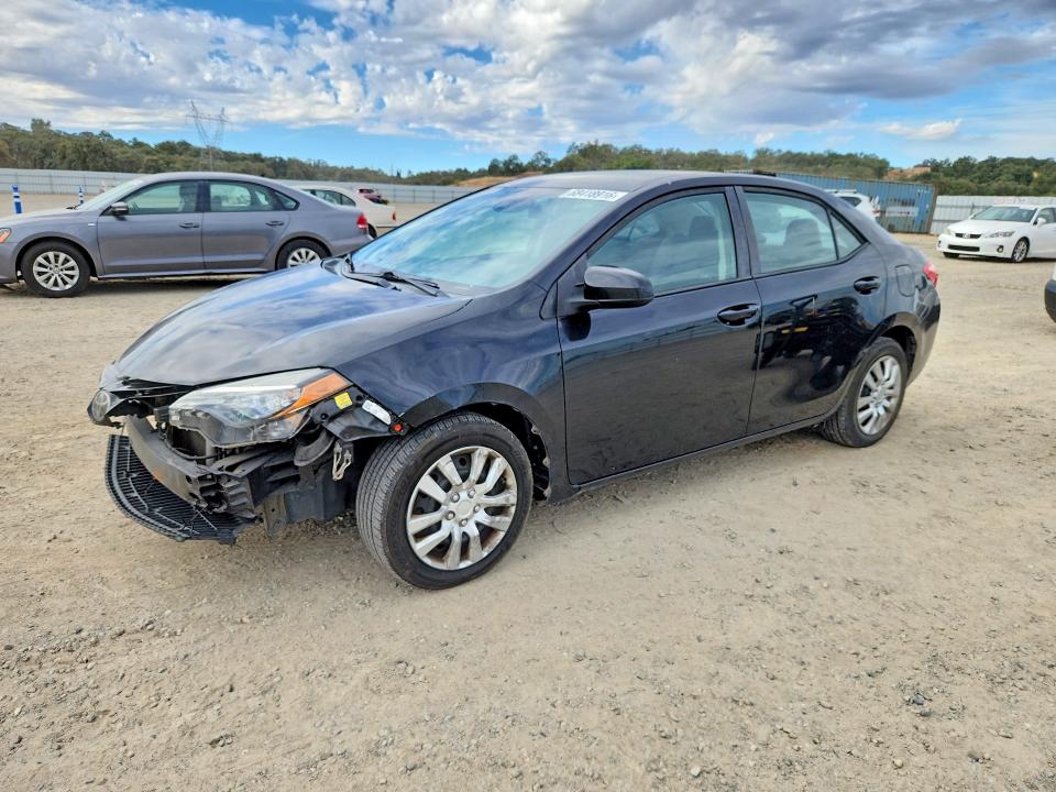 TOYOTA COROLLA 2018 z numerem VIN 5YFBURHE5JP814640 - Zdjęcie z aukcji