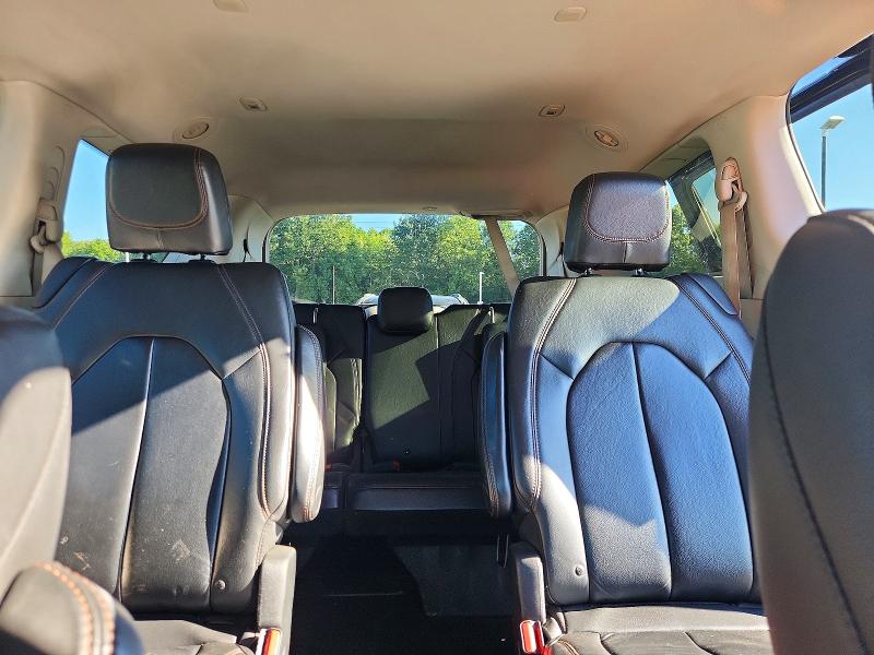 Photo 10 from auction – 2017 CHRYSLER PACIFICA with VIN 2C4RC1BGXHR524370