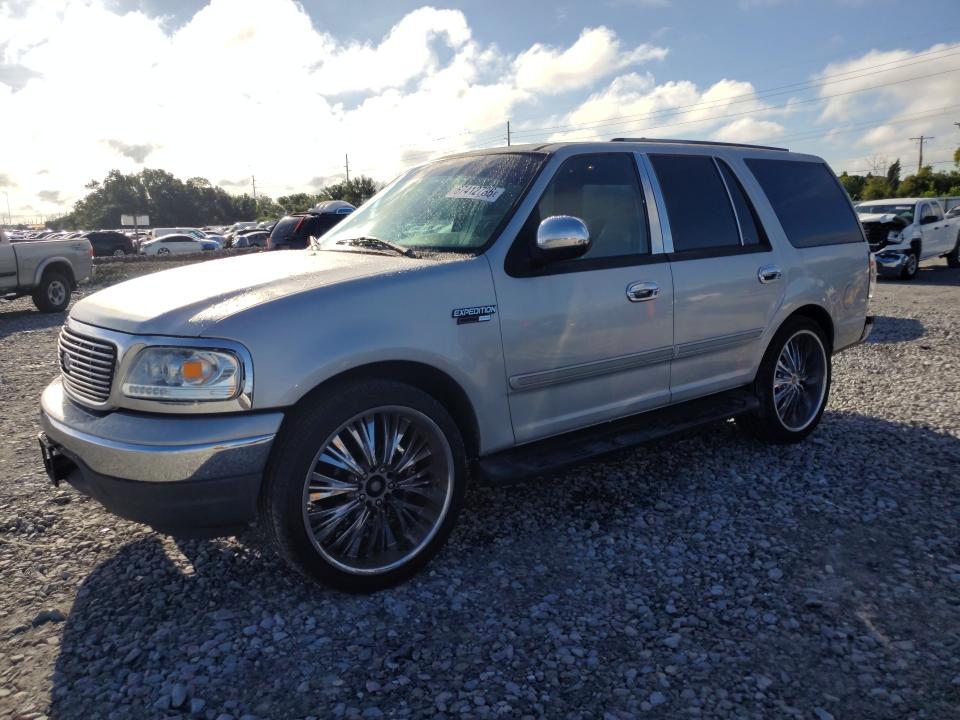 FORD EXPEDITION 2002 with VIN 1FMRU15L52LA33481 - Photo from auction