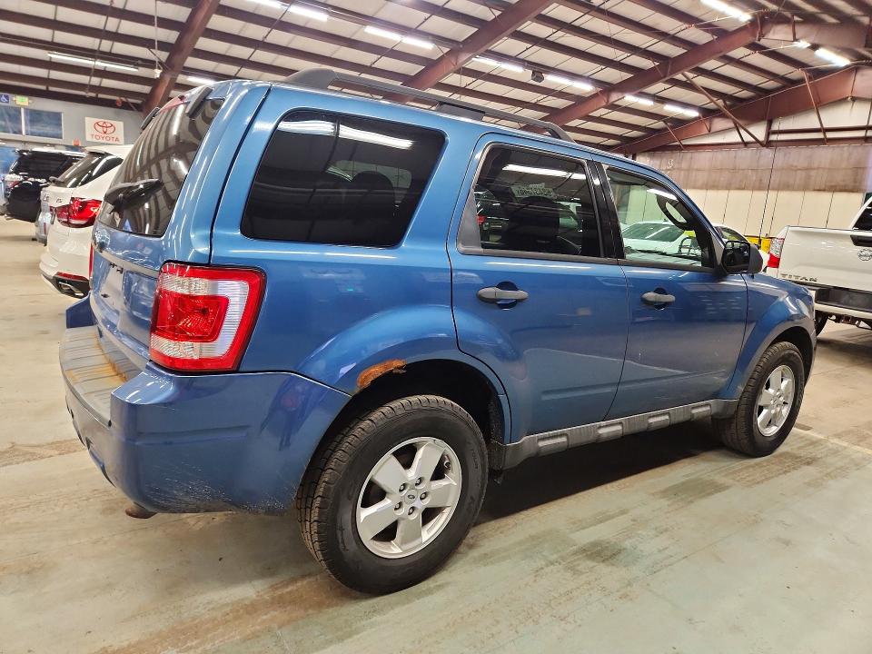 Photo 3 from auction – 2010 FORD ESCAPE with VIN 1FMCU0D7XAKB28529