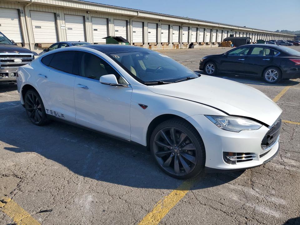 Снимка 4 от търг – 2013 TESLA MODEL S с VIN 5YJSA1DP0DFP06976