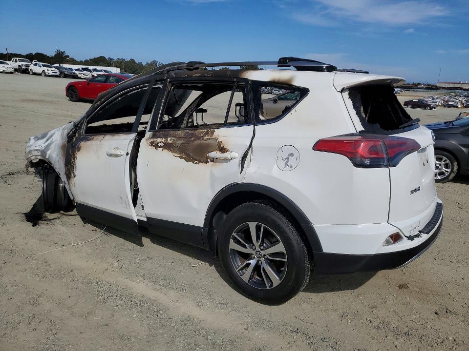 Photo 2 from auction – 2017 TOYOTA RAV4 with VIN JTMRFREV3HD200681