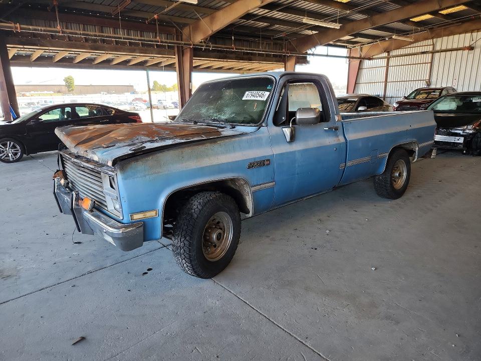 GMC C2500 1985 مع رقم تعريف المركبة 1GTGC24J2FJ506940 - صورة من المزاد