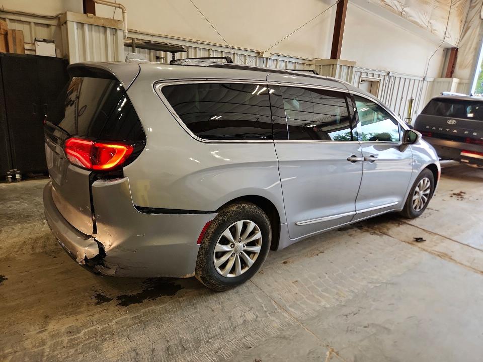 Снимка 3 от търг – 2018 CHRYSLER PACIFICA TOURING с VIN 2C4RC1BG9JR246891