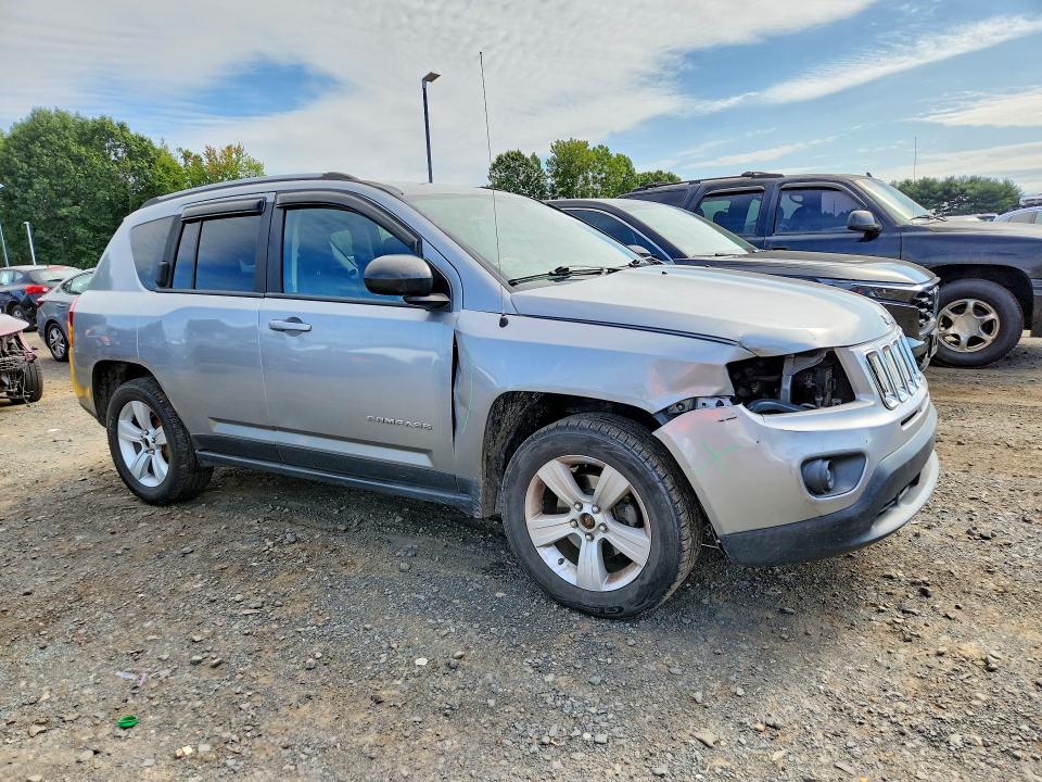 Снимка 4 от търг – 2017 JEEP COMPASS с VIN 1C4NJCBA1HD146387
