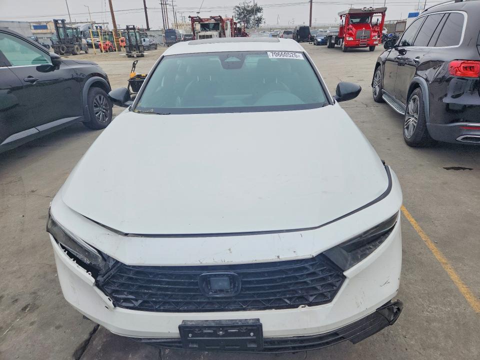 Снимка 5 от търг – 2025 HONDA ACCORD с VIN 1HGCY2F7XSA050067
