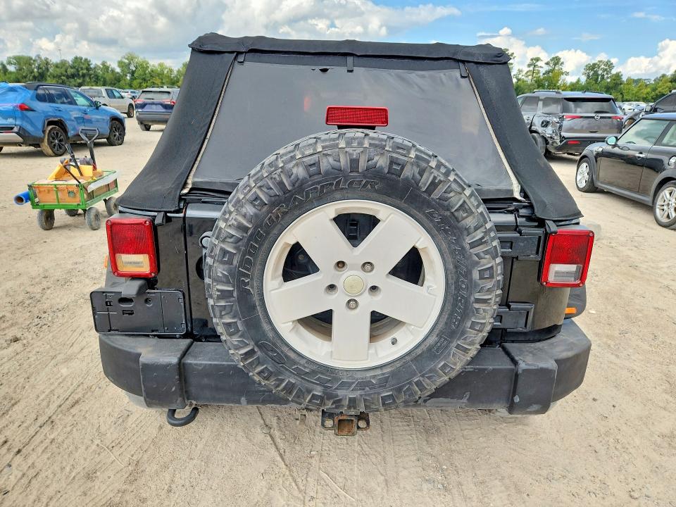 Снимка 6 от търг – 2010 JEEP WRANGLER UNLIMITED с VIN 1J4HA5H13AL198349