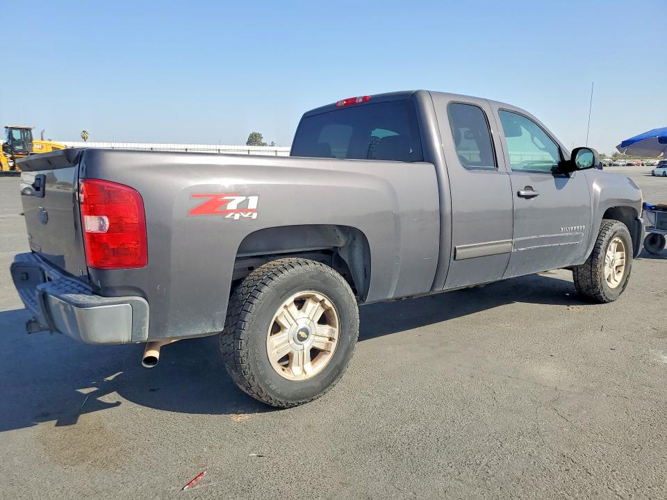 Photo 3 from auction – 2011 CHEVROLET SILVERADO with VIN 1GCRKSE39BZ353934
