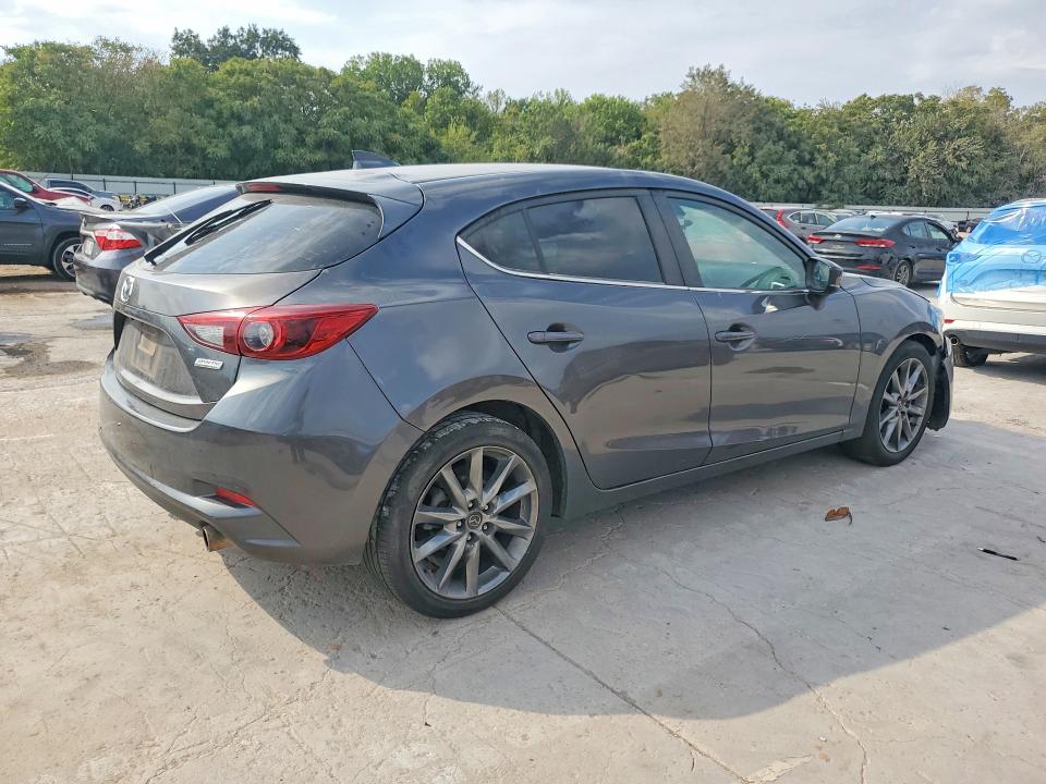 Photo 3 from auction – 2018 MAZDA 3 with VIN 3MZBN1M33JM194927