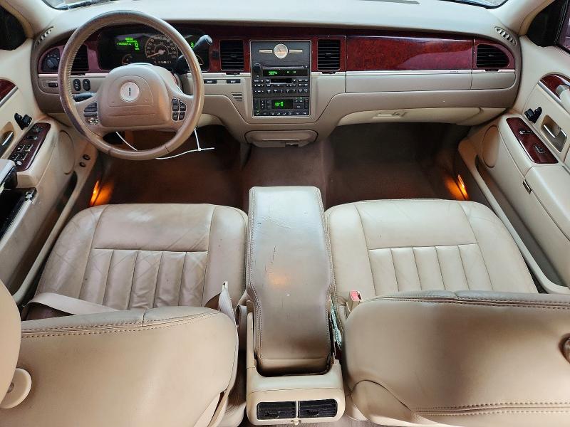 Photo 8 from auction – 2003 LINCOLN TOWN CAR with VIN 1LNHM81W83Y610058