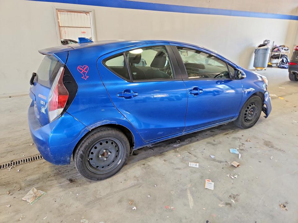 Photo 3 from auction – 2016 TOYOTA PRIUS C with VIN JTDKDTB39G1128926