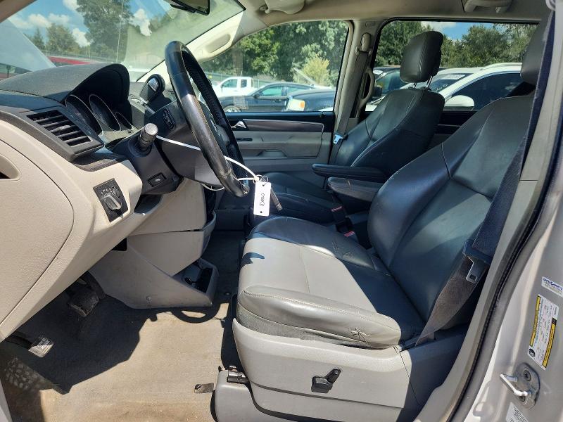 Photo 7 from auction – 2010 VOLKSWAGEN ROUTAN with VIN 2V4RW3D11AR354018