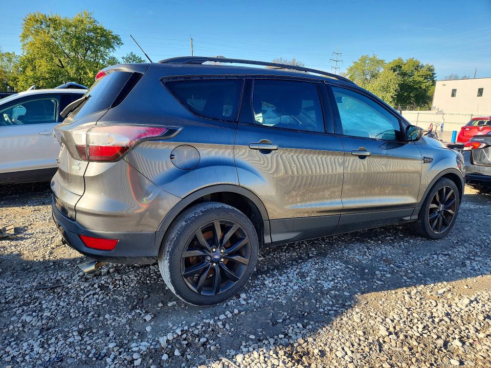 Photo 3 from auction – 2017 FORD ESCAPE with VIN 1FMCU0GD2HUA80086