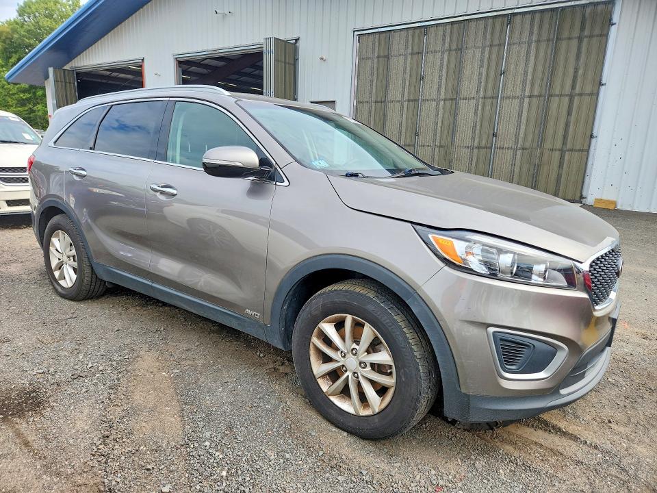 Photo 4 from auction – 2016 KIA SORENTO with VIN 5XYPGDA38GG061028