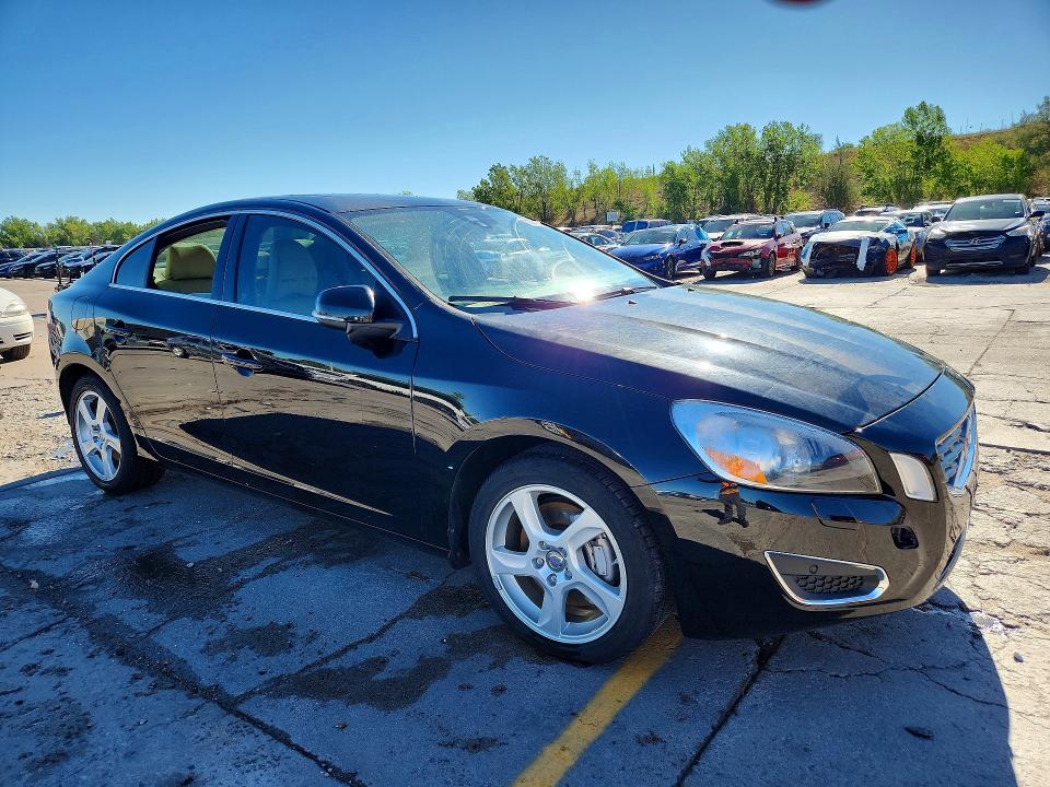 Foto 4 de la subasta – 2013 VOLVO S60 con VIN YV1612FH1D2188709