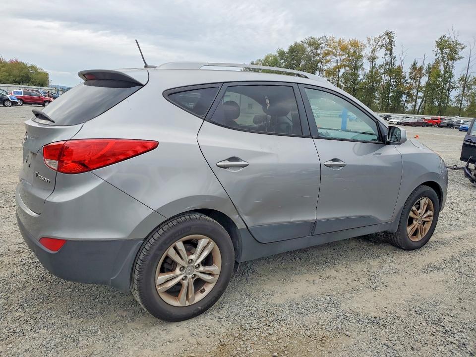Photo 3 from auction – 2011 HYUNDAI TUCSON with VIN KM8JU3AC8BU154868