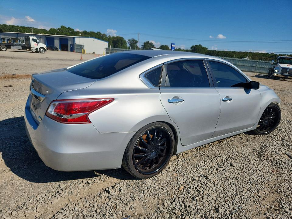 Photo 3 from auction – 2013 NISSAN ALTIMA with VIN 1N4AL3AP7DC110577