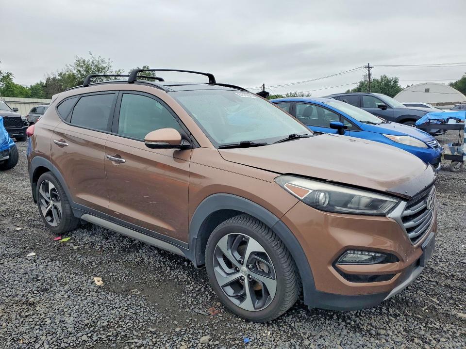 Photo 4 from auction – 2017 HYUNDAI TUCSON with VIN KM8J3CA29HU306353
