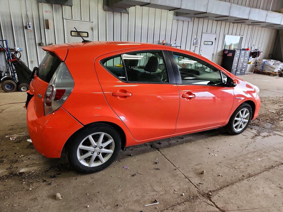 Photo 3 from auction – 2014 TOYOTA PRIUS C with VIN JTDKDTB35E1059973